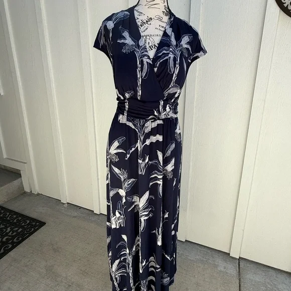 Soma Serenity Maxi Dress Navy Floral Print L Built-in Bra Cool Touch Pockets - Picture 10 of 15